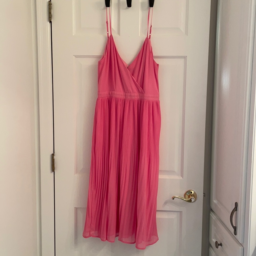 Lulus pink pleated midi dress size S